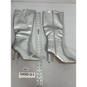 Womans Stiletto Knee High Boots Silver 8 Pointed Toe Full Zip Buckle Accent NWD